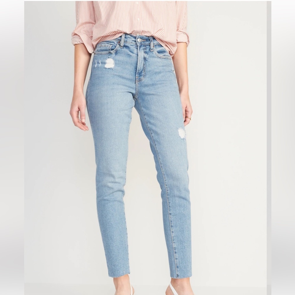 Old Navy High-Waisted Straight‎ Cut-Off Jeans for Women
 Size 14 NWT